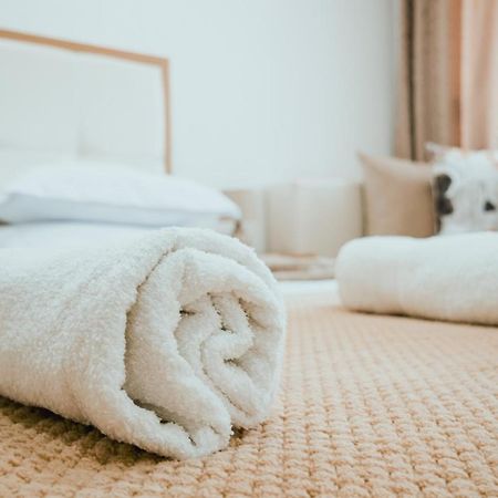 Hotel Ajana Улцин Екстериор снимка