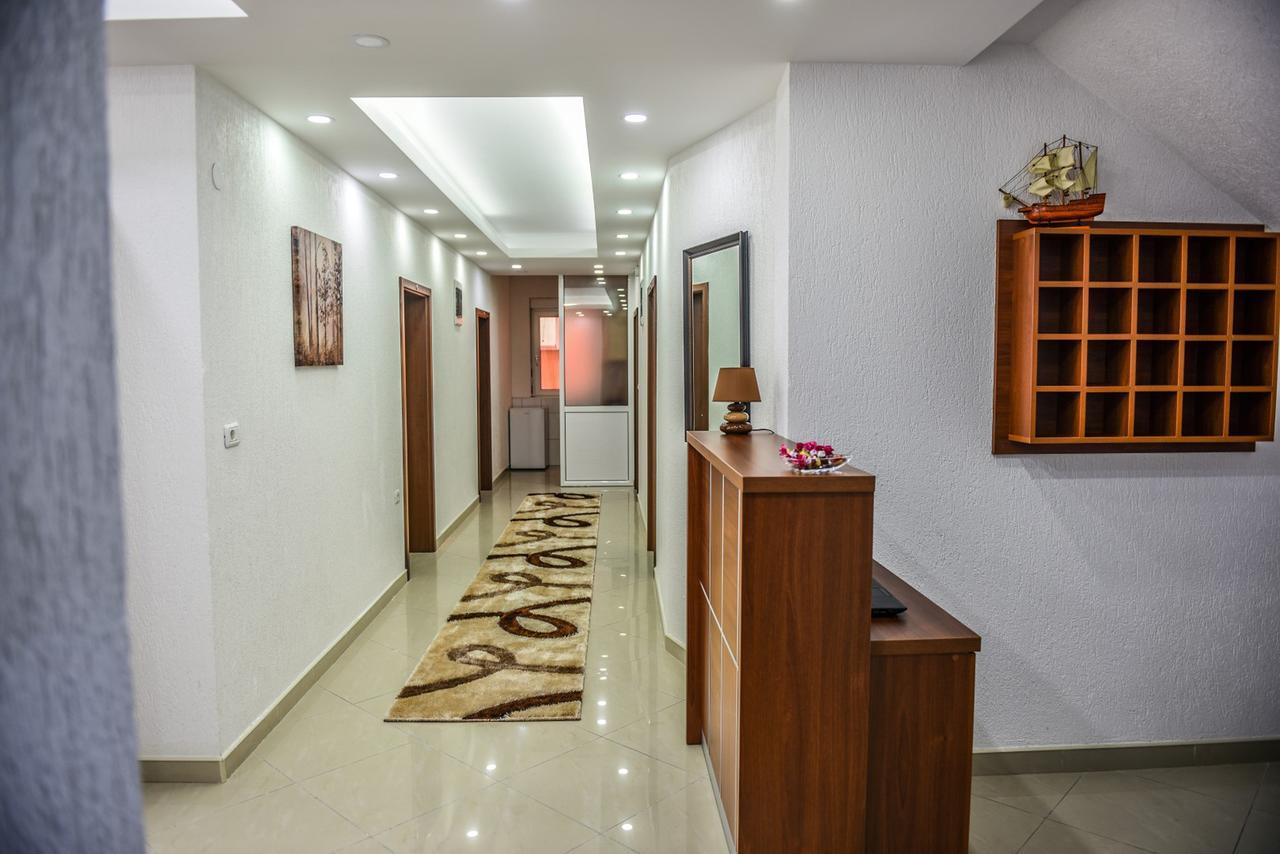 Hotel Ajana Улцин Екстериор снимка