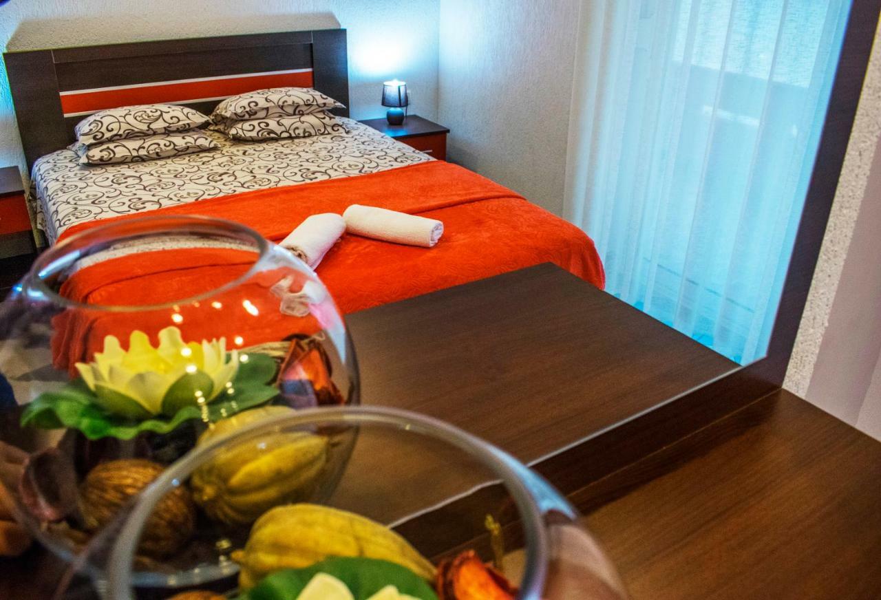 Hotel Ajana Улцин Екстериор снимка