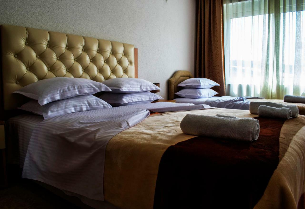 Hotel Ajana Улцин Екстериор снимка