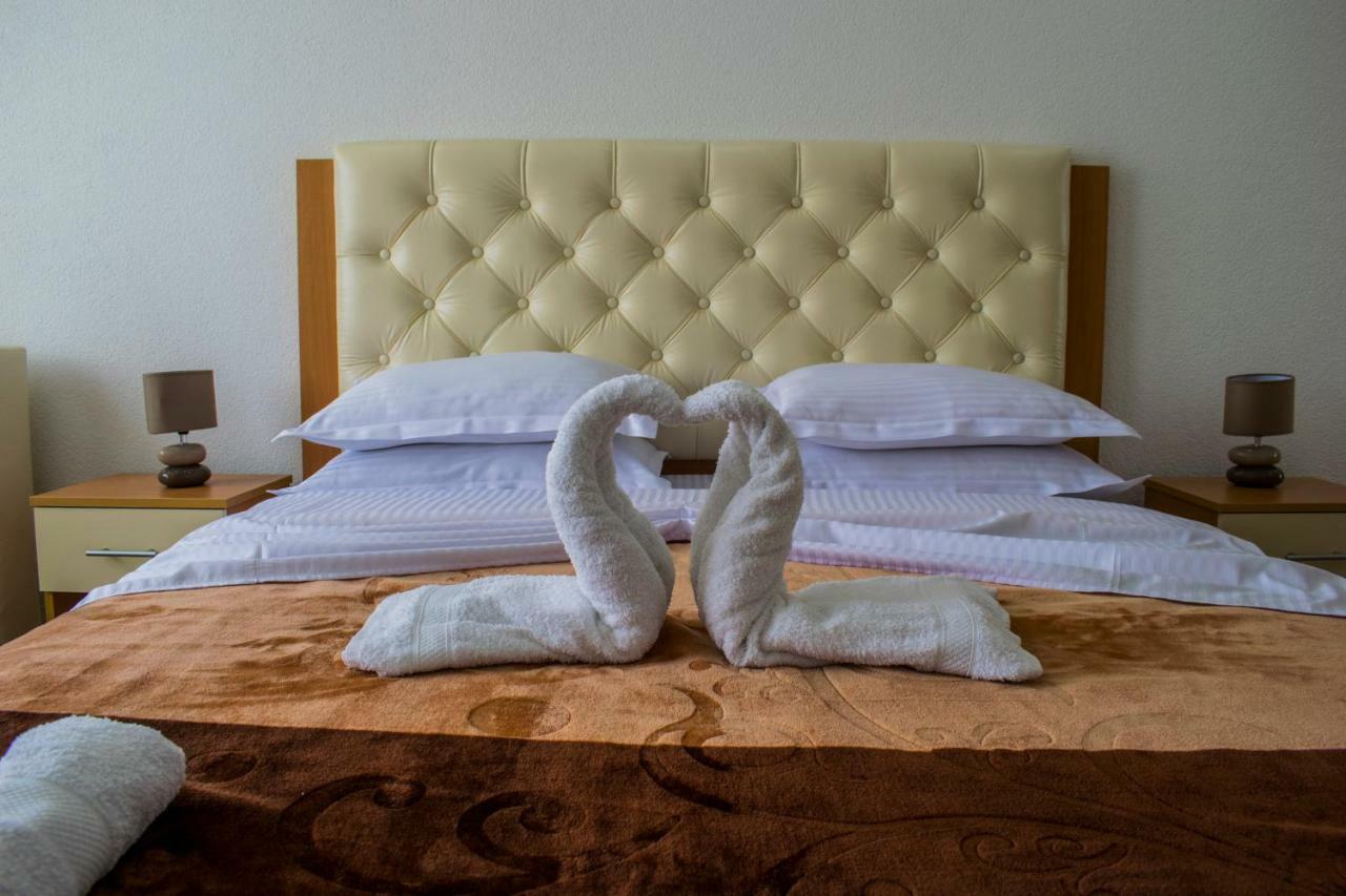 Hotel Ajana Улцин Екстериор снимка