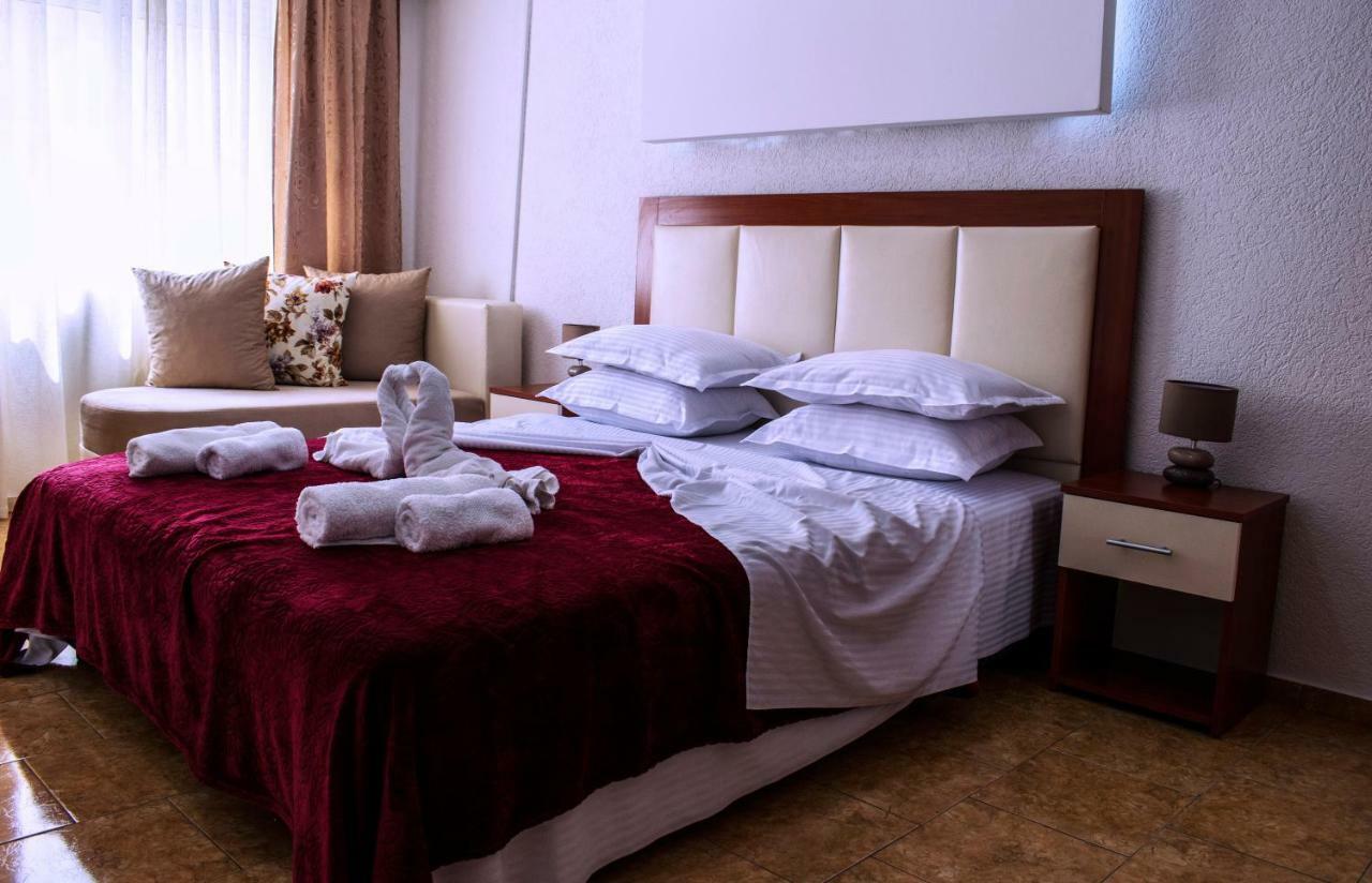 Hotel Ajana Улцин Екстериор снимка
