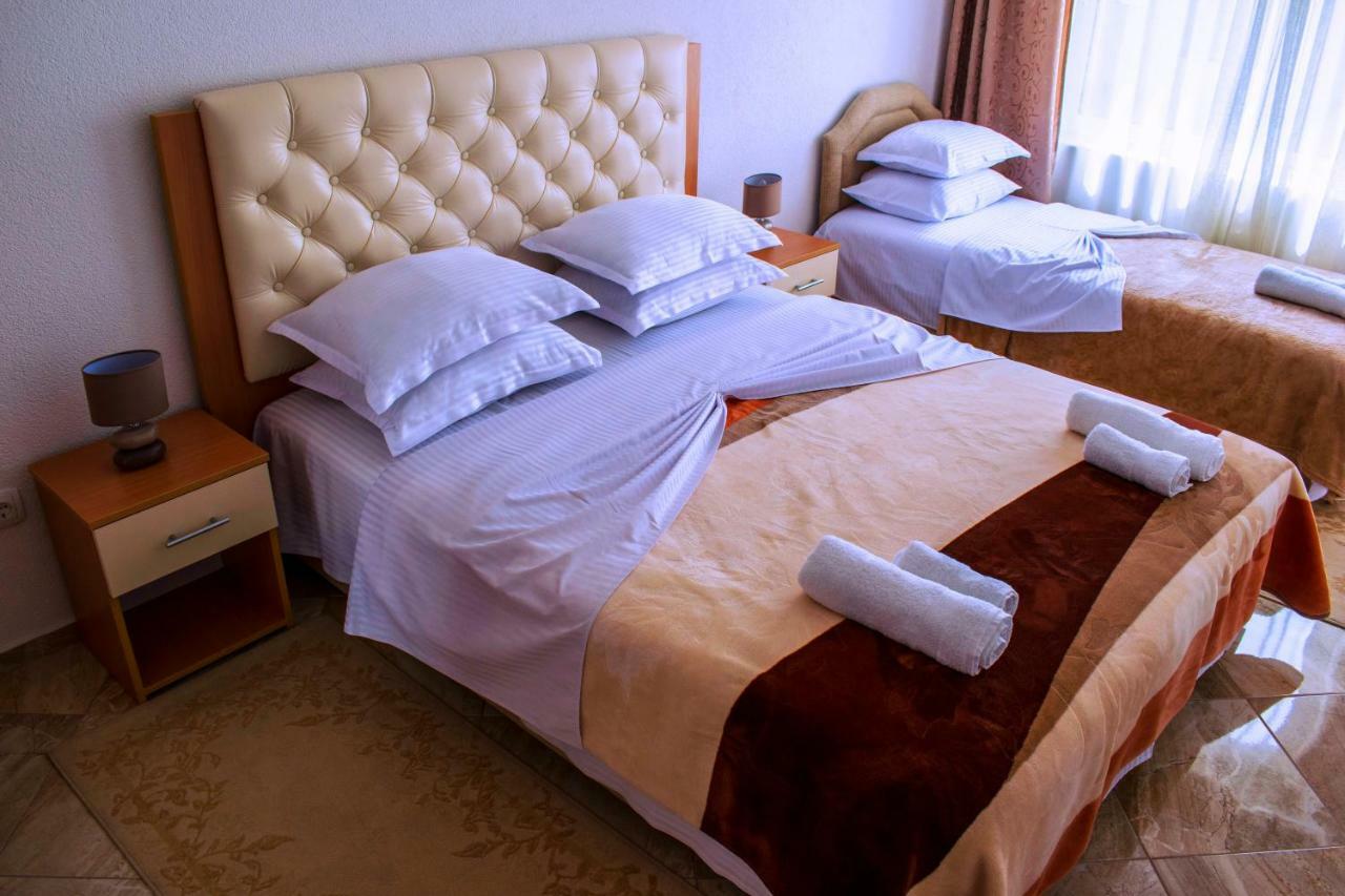 Hotel Ajana Улцин Екстериор снимка