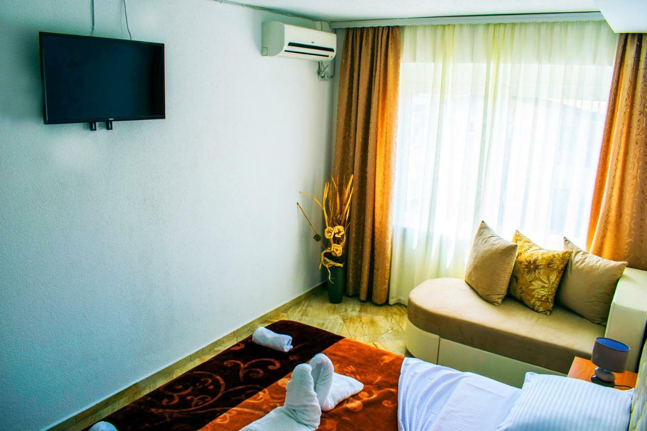 Hotel Ajana Улцин Екстериор снимка