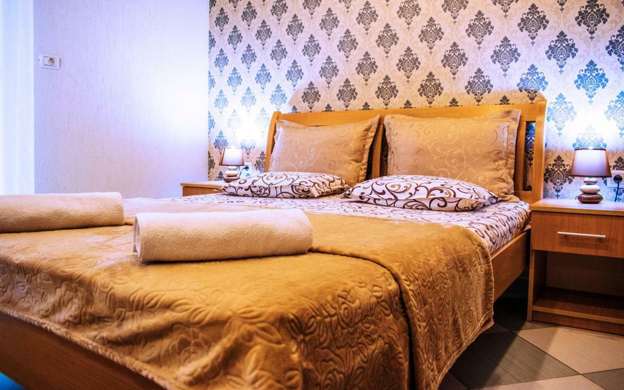 Hotel Ajana Улцин Екстериор снимка