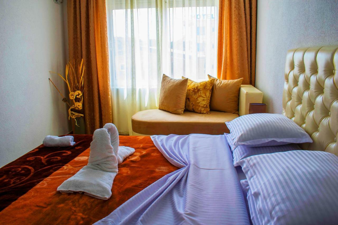 Hotel Ajana Улцин Екстериор снимка